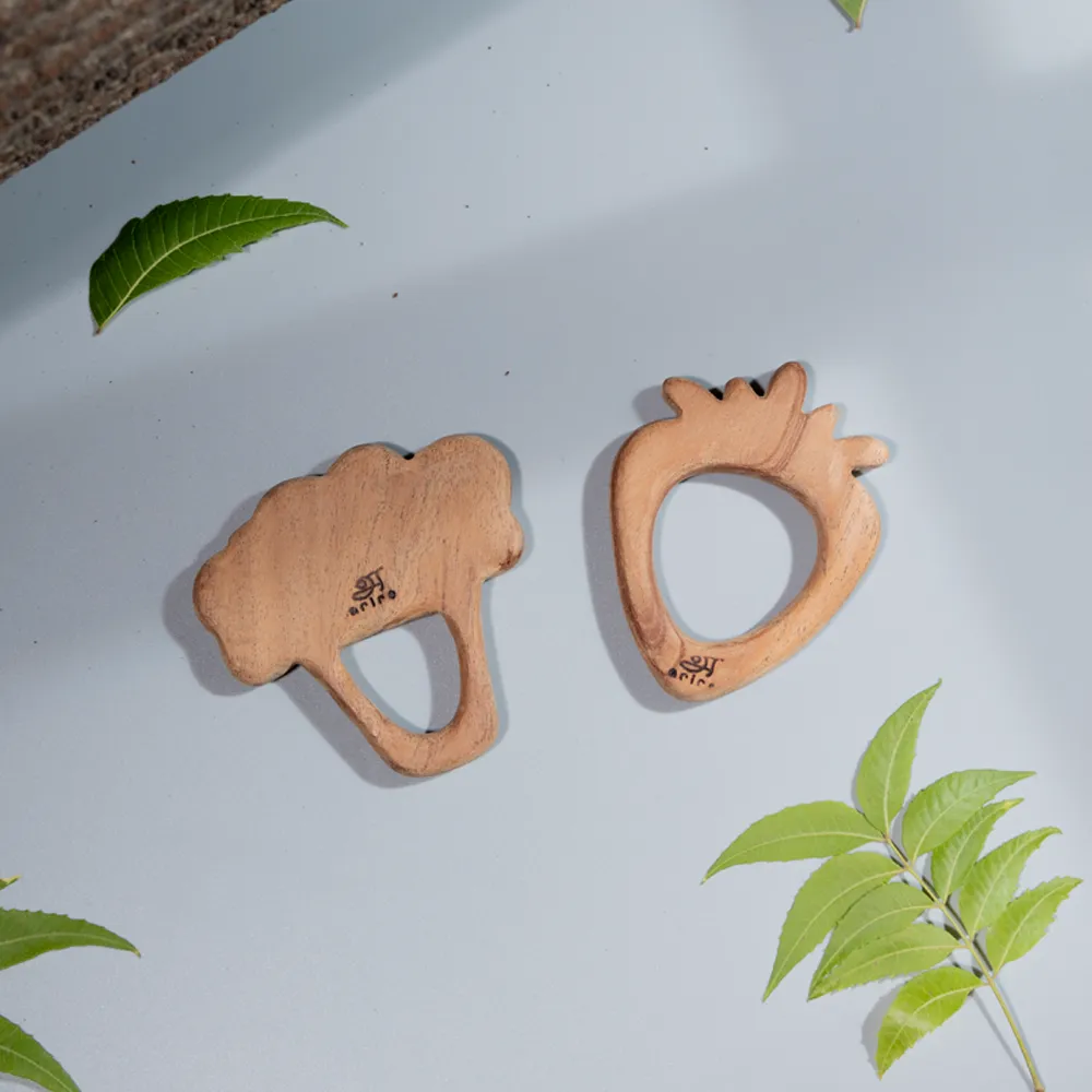 Ariro Toys Wooden Teethers-Strawberry & Broccoli