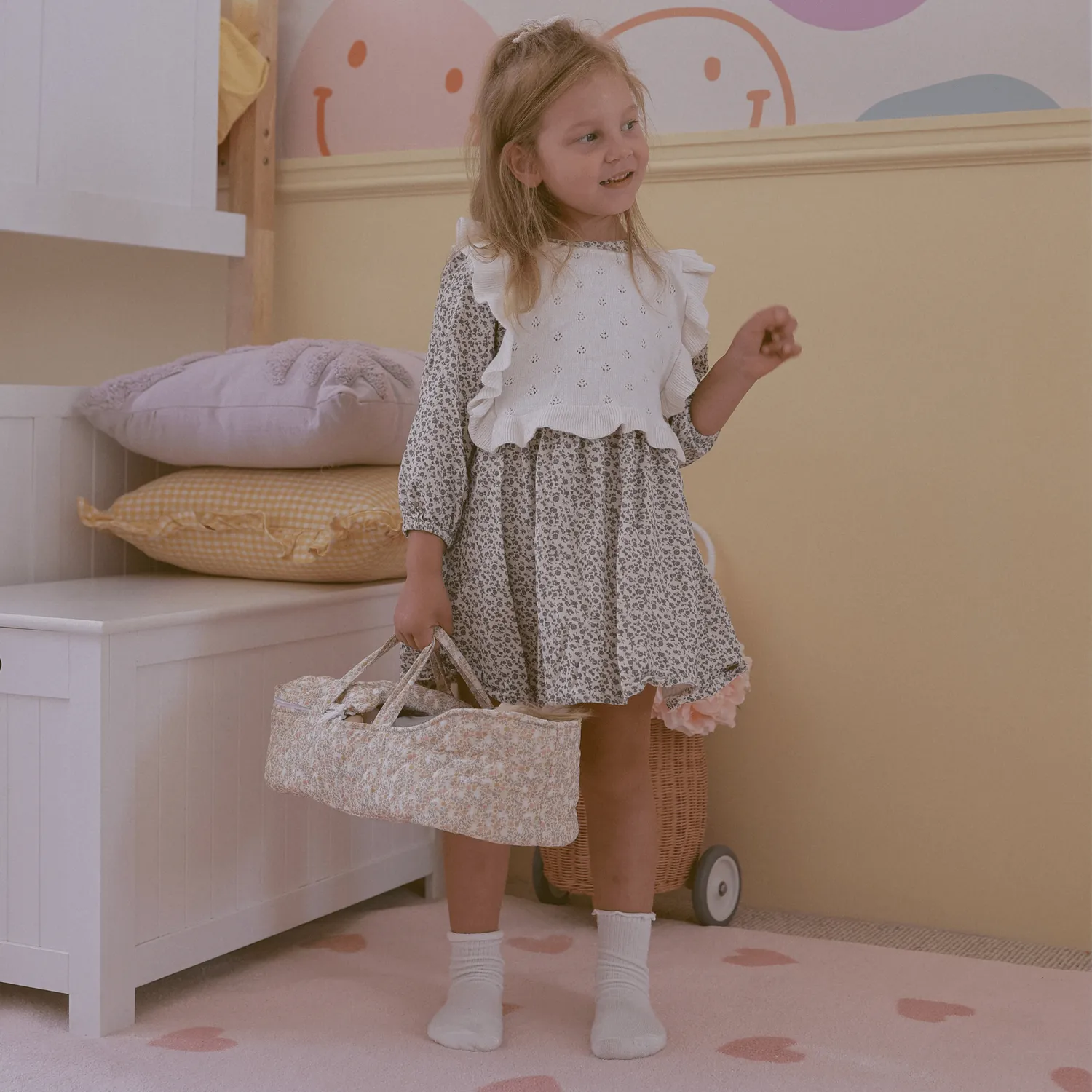 Olli Ella Dinkum Dolls Quilted Carry Cot – Garden floral