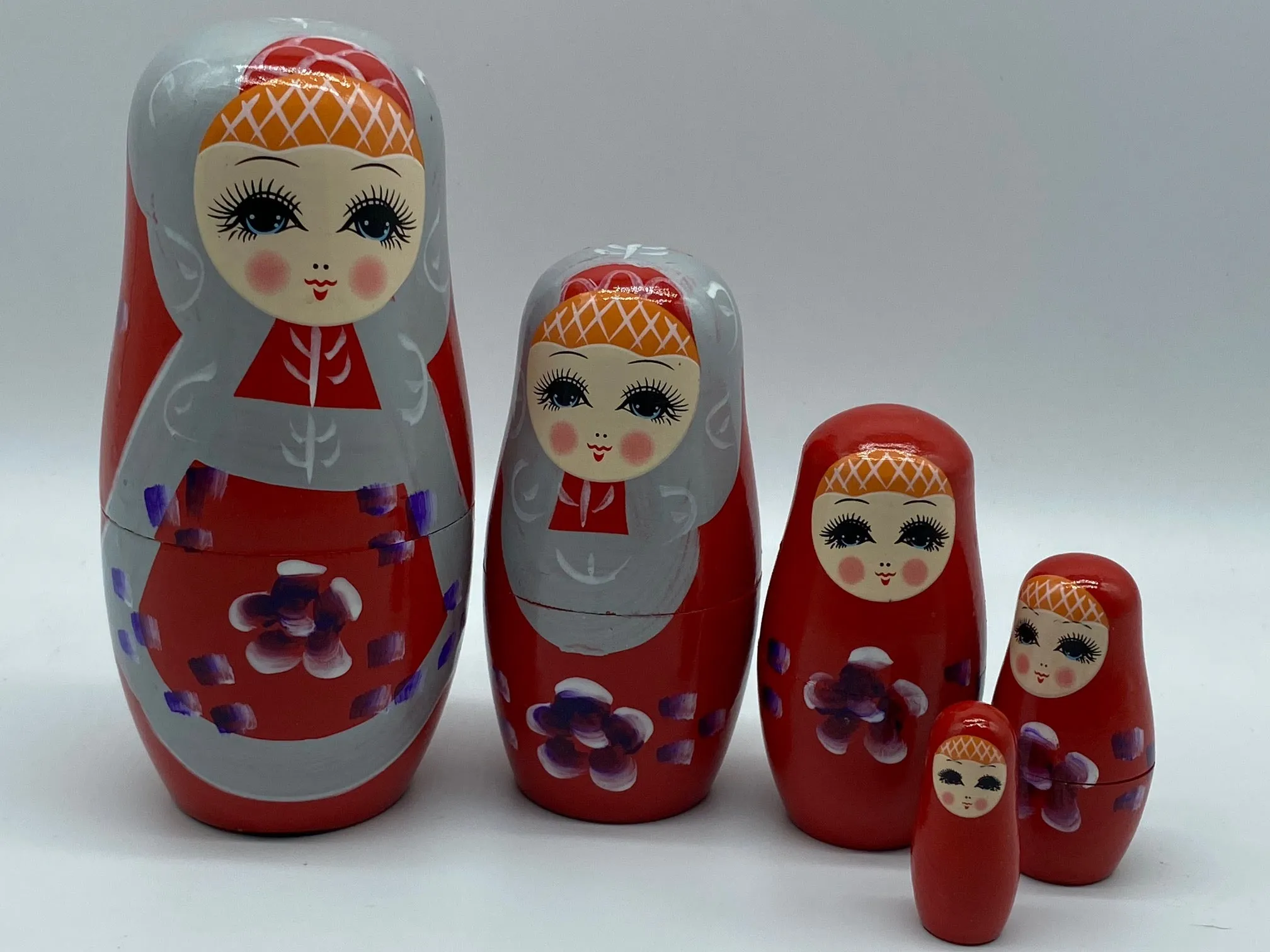 Wooden Nesting Dolls 5pcs in red & silver